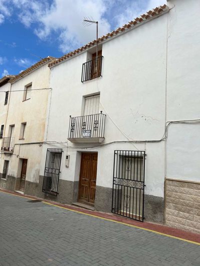 Image No.1-3 Bed Property for sale