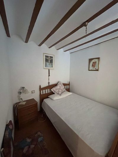 Image No.14-3 Bed Property for sale