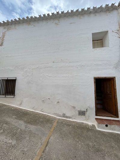 Image No.24-3 Bed Property for sale