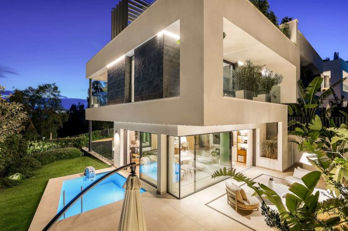 Image No.1-4 Bed Villa for sale