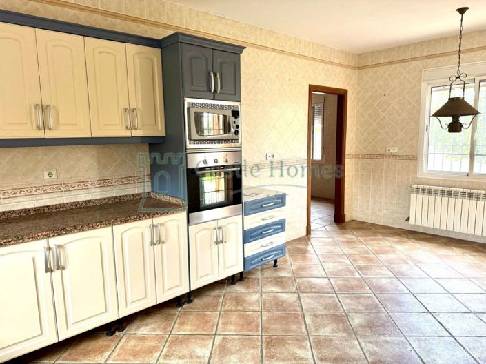 Image No.10-5 Bed Villa for sale