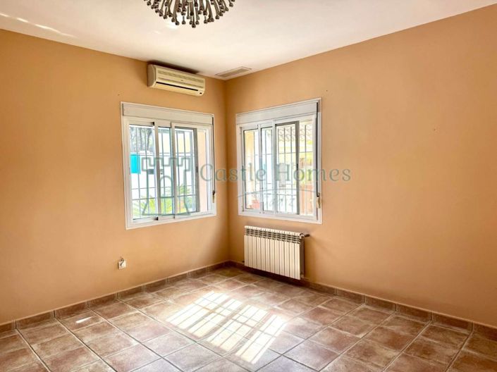 Image No.12-5 Bed Villa for sale