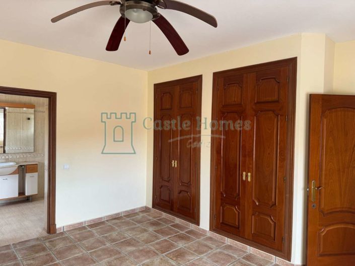 Image No.20-5 Bed Villa for sale