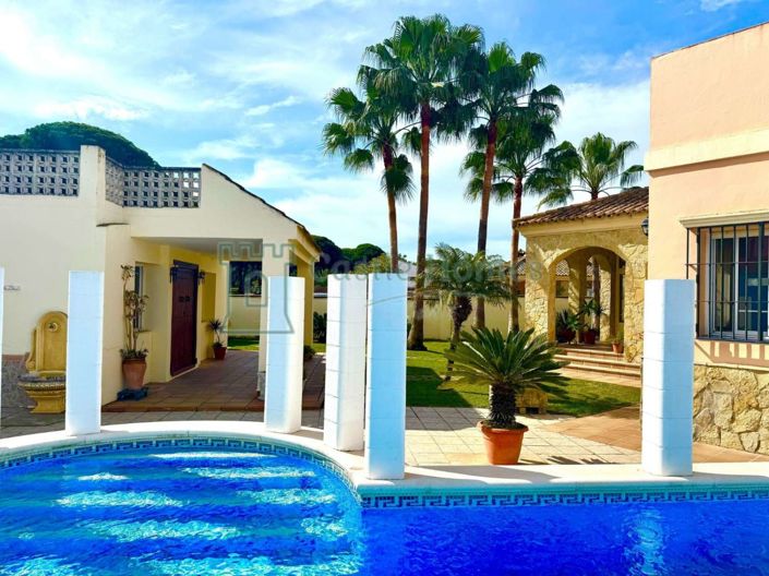 Image No.3-5 Bed Villa for sale