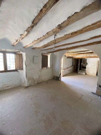 Image No.2-4 Bed Property for sale