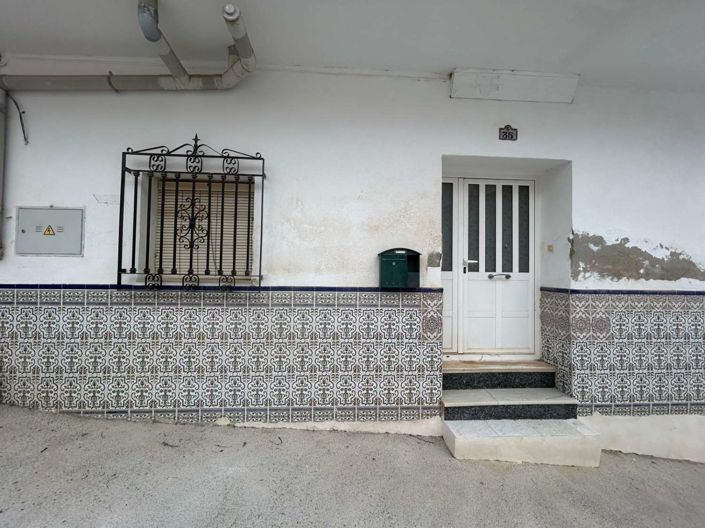 Image No.12-6 Bed Townhouse for sale