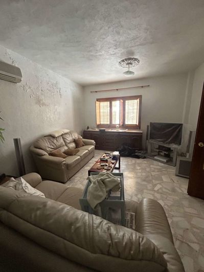 Image No.17-6 Bed Townhouse for sale