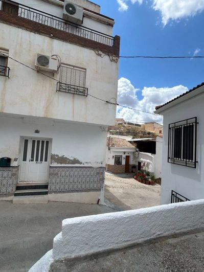 Image No.10-6 Bed Townhouse for sale