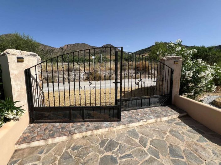 Image No.2-5 Bed Villa for sale