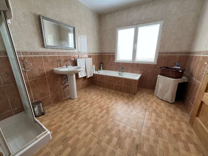 Image No.40-5 Bed Villa for sale