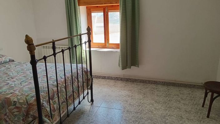 Image No.20-6 Bed Property for sale