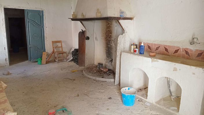 Image No.24-6 Bed Property for sale