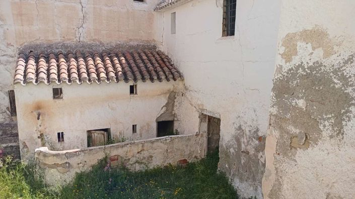 Image No.31-6 Bed Property for sale