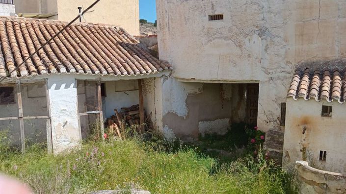 Image No.32-6 Bed Property for sale