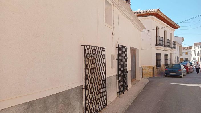 Image No.35-6 Bed Property for sale