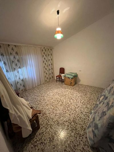 Image No.13-5 Bed Property for sale