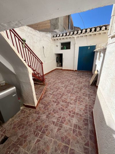 Image No.2-5 Bed Property for sale