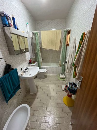 Image No.24-5 Bed Property for sale