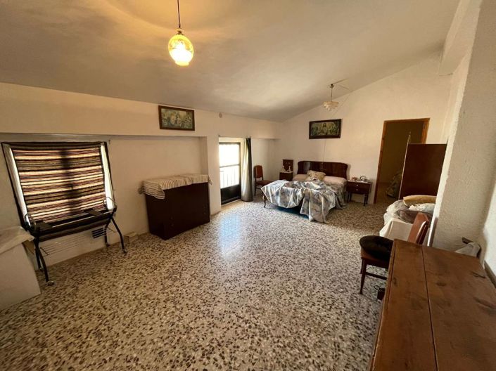 Image No.28-5 Bed Property for sale