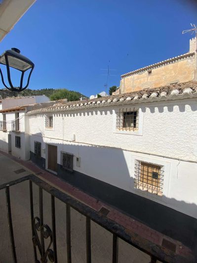 Image No.13-3 Bed Property for sale