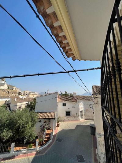 Image No.30-5 Bed Property for sale