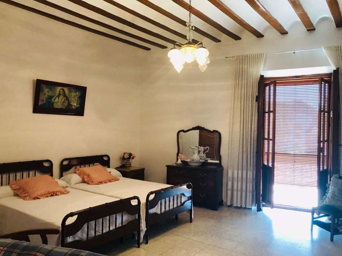 Image No.13-5 Bed Property for sale