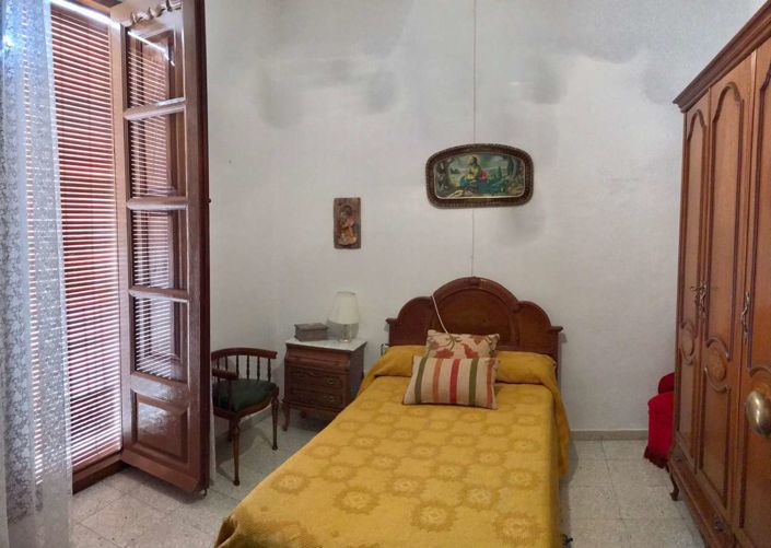 Image No.14-5 Bed Property for sale