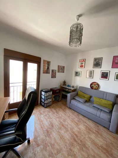 Image No.20-3 Bed Property for sale