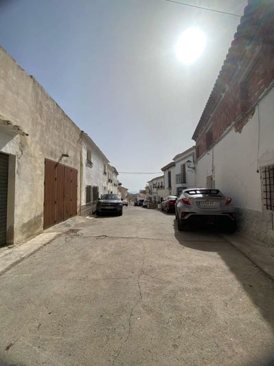 Image No.35-3 Bed Property for sale