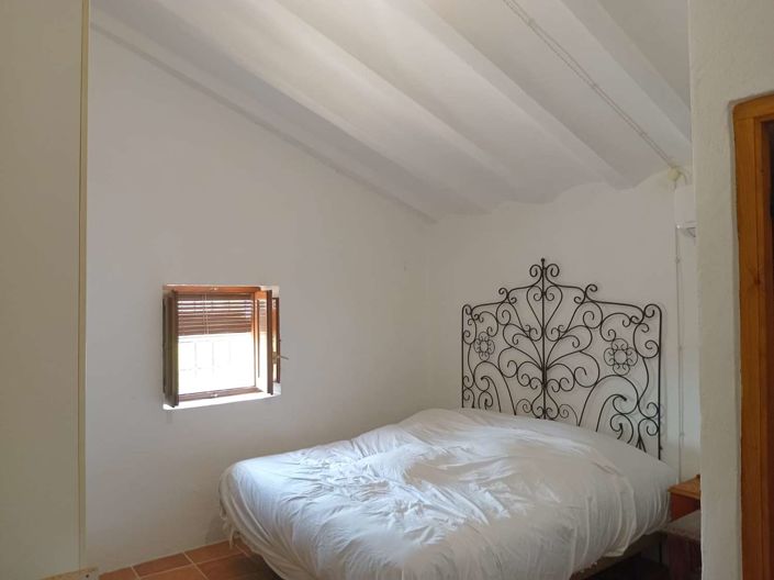 Image No.10-7 Bed Property for sale