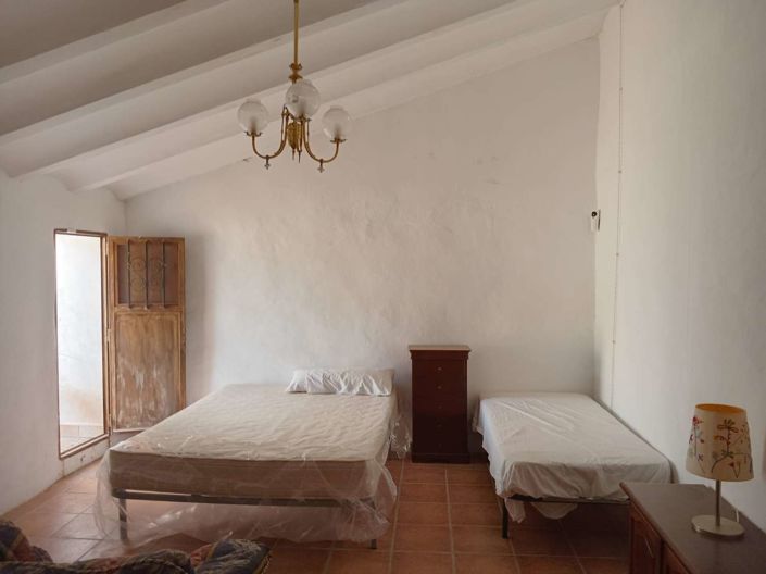 Image No.11-7 Bed Property for sale