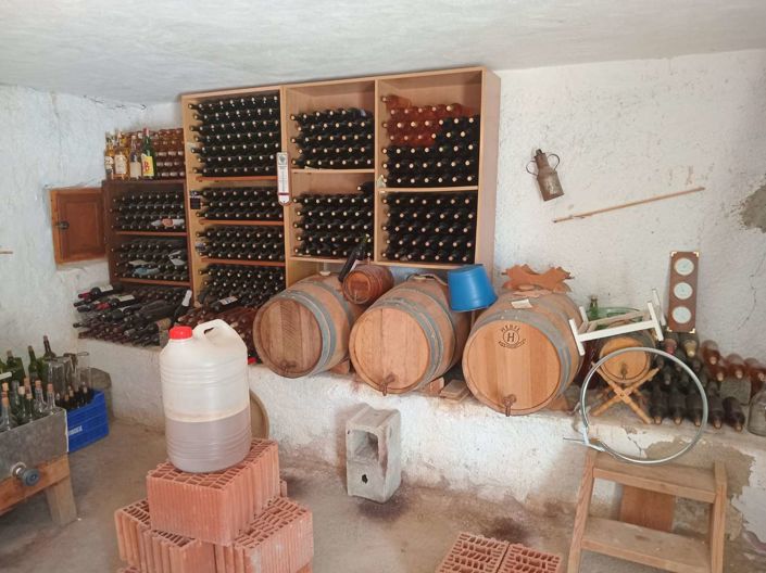 Image No.14-7 Bed Property for sale