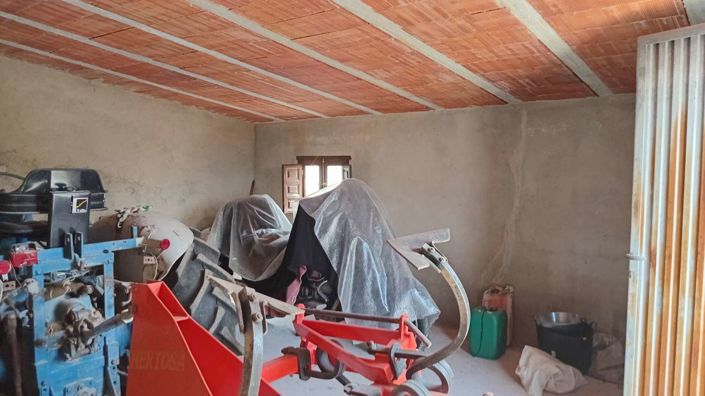 Image No.21-7 Bed Property for sale