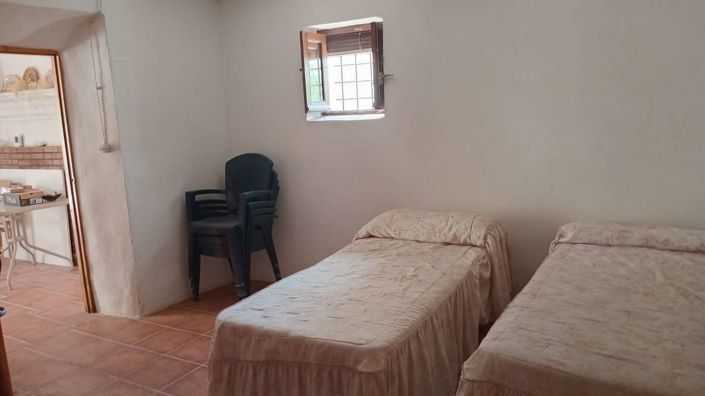 Image No.8-7 Bed Property for sale