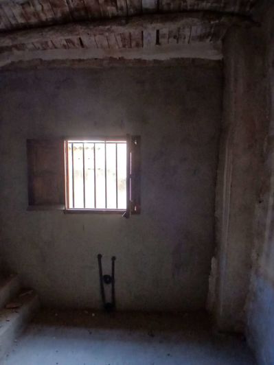 Image No.12-2 Bed Property for sale