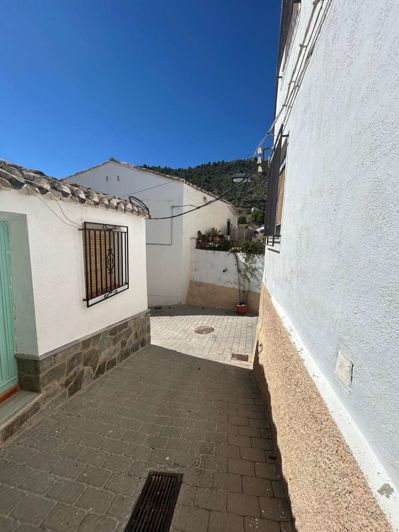 Image No.25-4 Bed Townhouse for sale