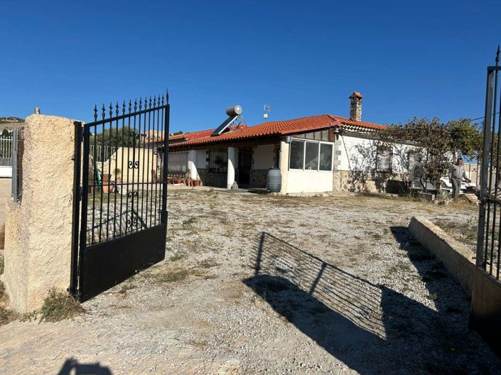 Image No.1-5 Bed Chalet for sale