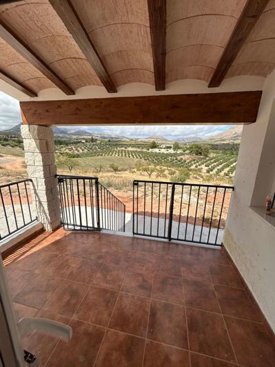 Image No.20-4 Bed Property for sale