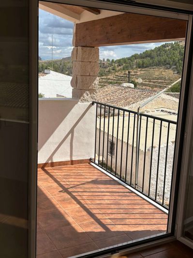 Image No.28-4 Bed Property for sale