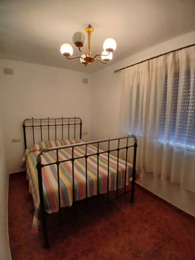 Image No.12-7 Bed Property for sale