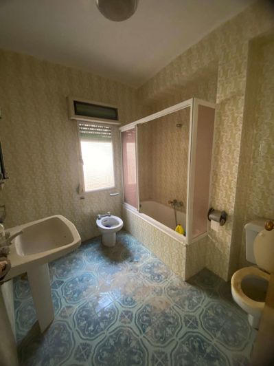 Image No.4-4 Bed Property for sale