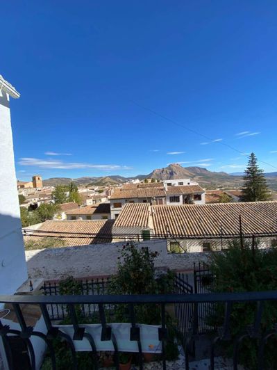 Image No.12-4 Bed Property for sale