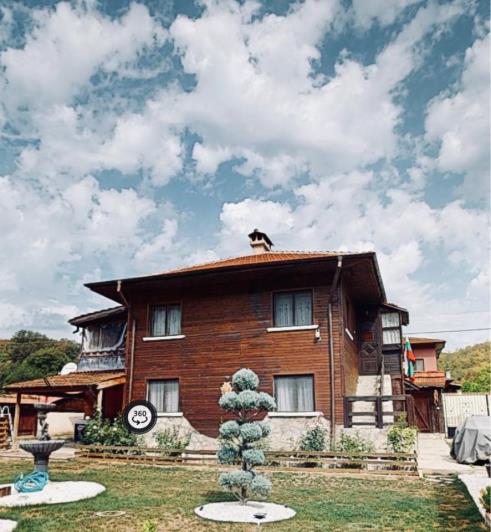 Image No.2-4 Bed Country Property for sale