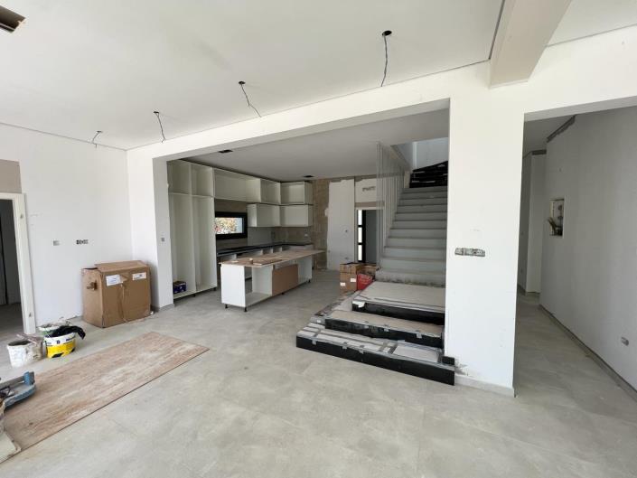 Image No.8-Villa for sale