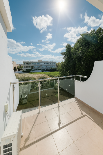 Image No.12-2 Bed Townhouse for sale