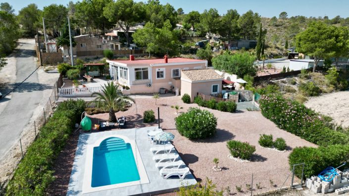 Image No.1-4 Bed Villa for sale