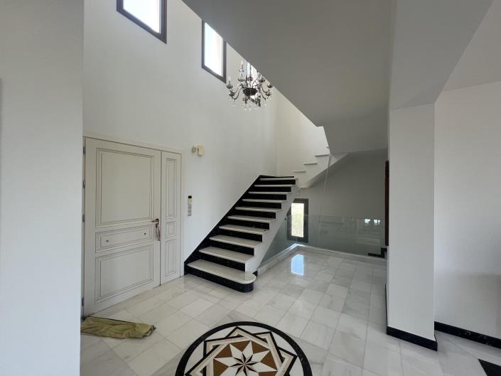 Image No.1-6 Bed Villa for sale