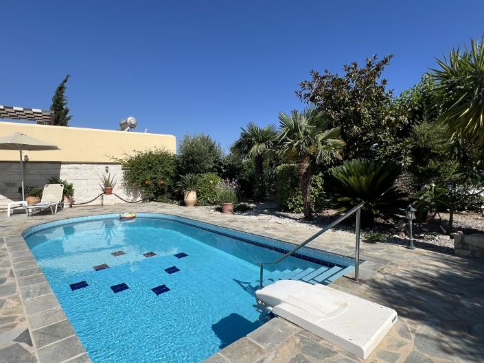 Image No.1-2 Bed House for sale