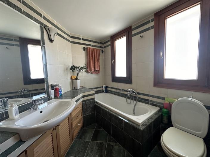 Image No.16-4 Bed Villa / Detached for sale