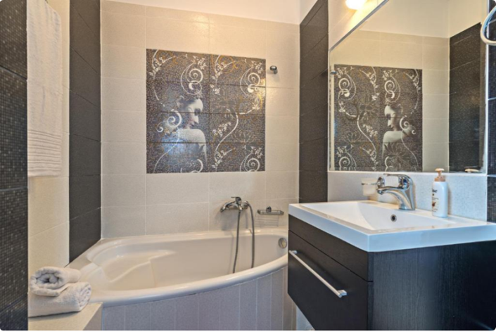 Image No.10-3 Bed Villa / Detached for sale